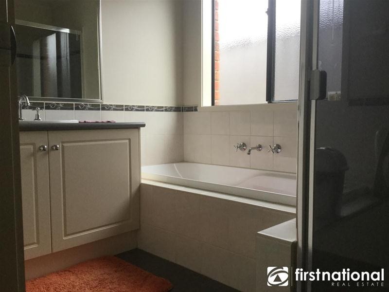 92 Skyline Way, Berwick VIC 3806