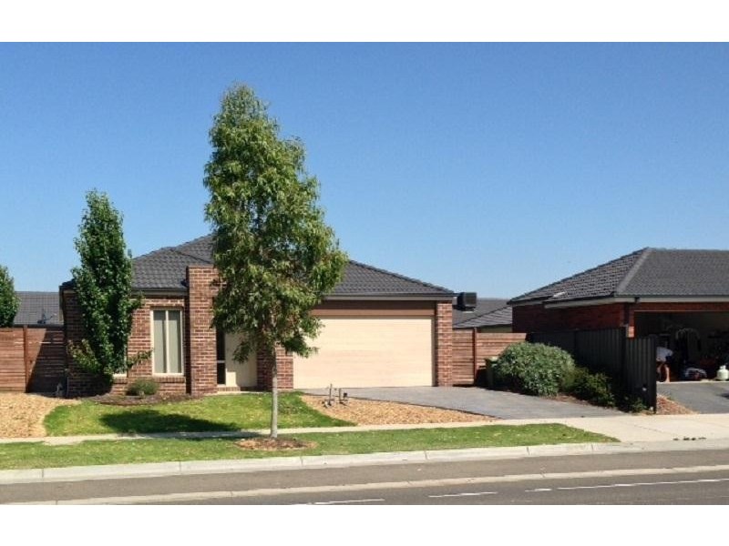 74 Selandra Boulevard, Clyde North VIC 3978