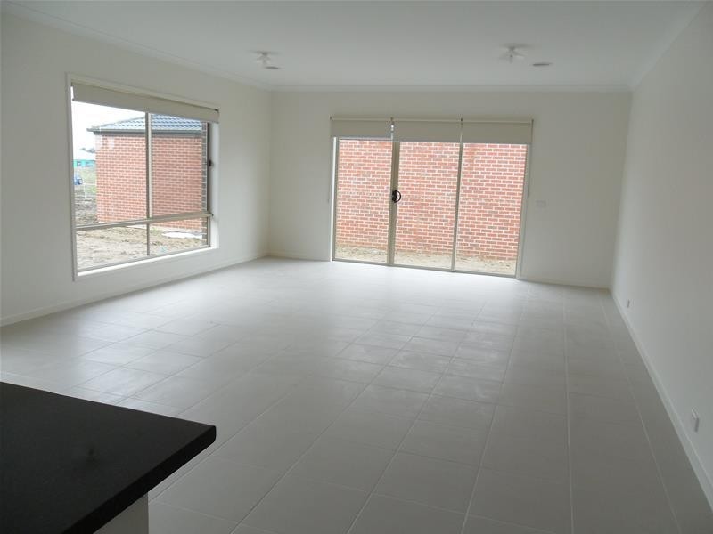 74 Selandra Boulevard, Clyde North VIC 3978