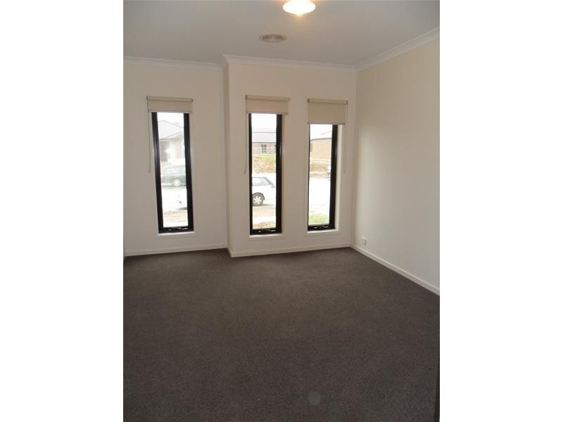 74 Selandra Boulevard, Clyde North VIC 3978