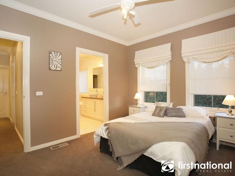 27 Ryaldene Way, Berwick VIC 3806