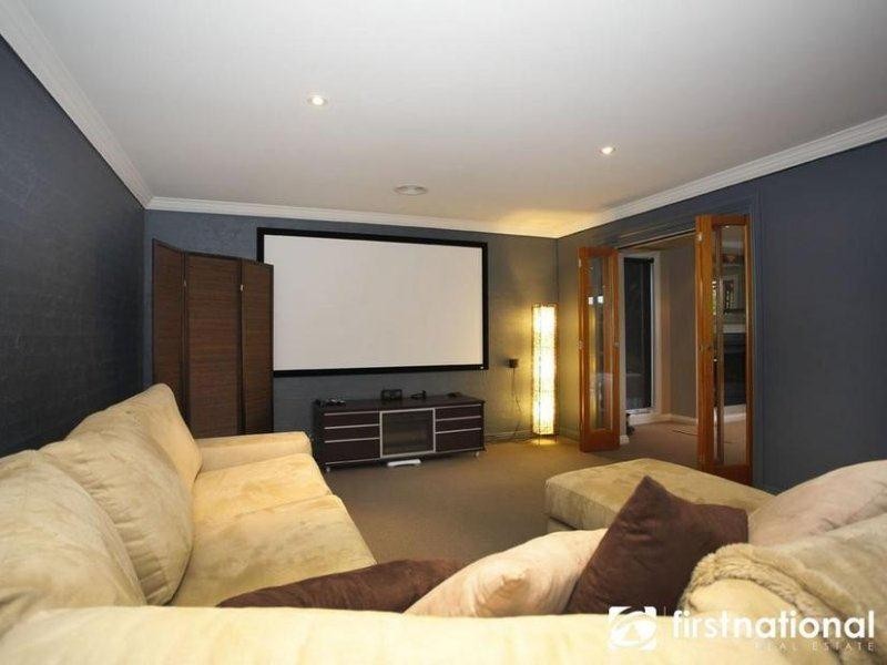 27 Ryaldene Way, Berwick VIC 3806