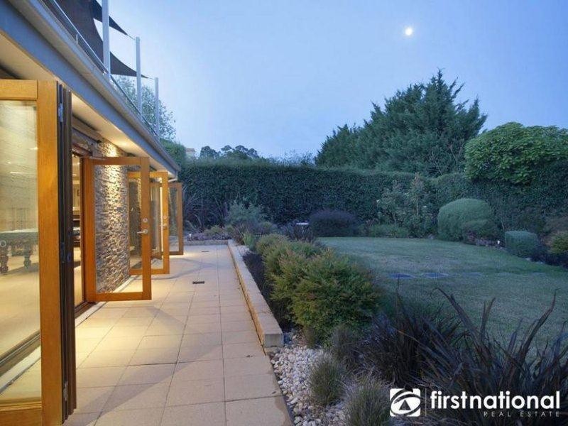 27 Ryaldene Way, Berwick VIC 3806