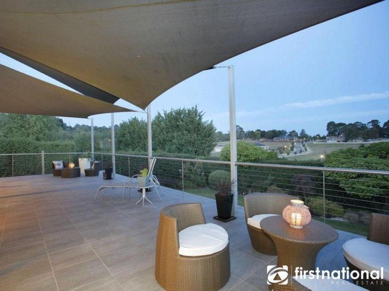 27 Ryaldene Way, Berwick VIC 3806