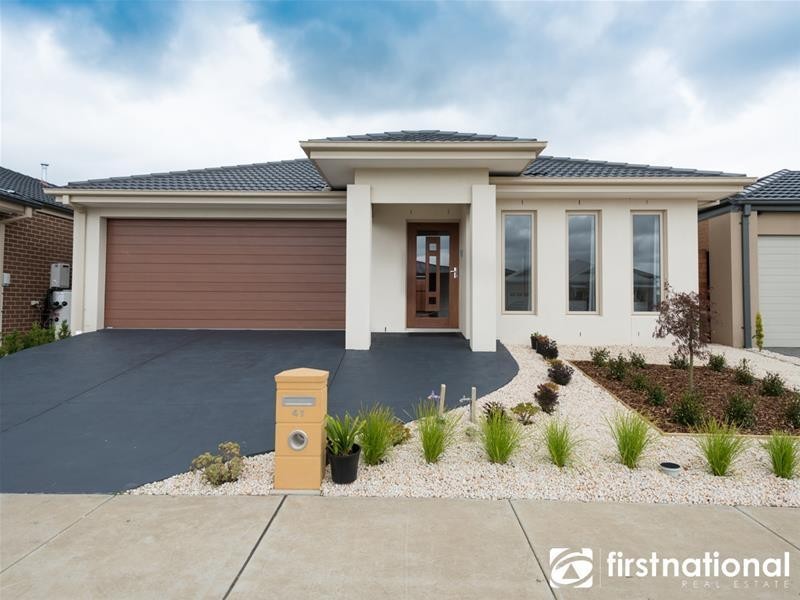 41 Riverstone Boulevard, Berwick VIC 3806