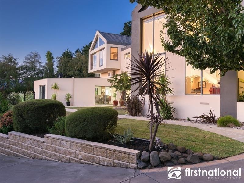 15 Caravelle Court, Berwick VIC 3806