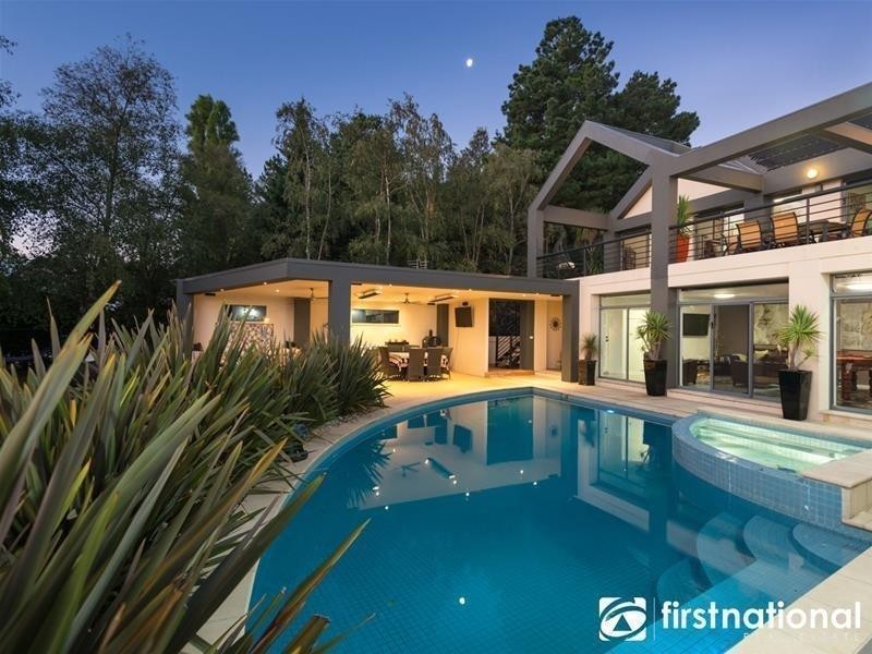 15 Caravelle Court, Berwick VIC 3806