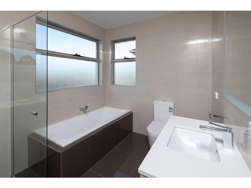 4 & 5/42 Buchanan Road, Berwick VIC 3806