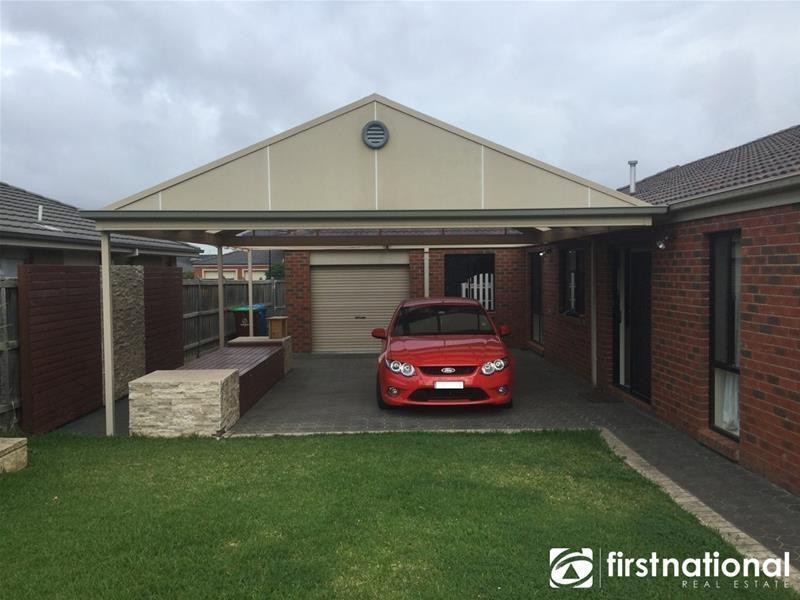 92 Skyline Way, Berwick VIC 3806