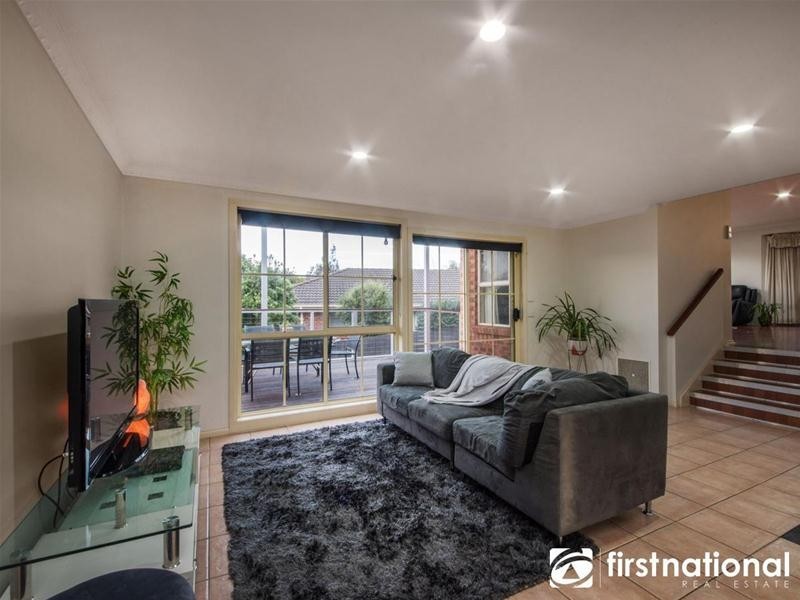 126 Earlsfield Drive, Berwick VIC 3806