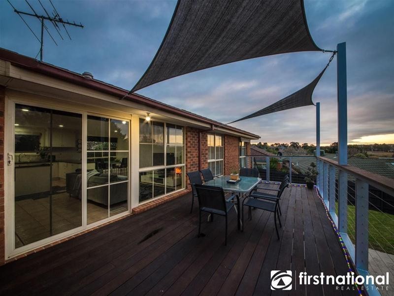 126 Earlsfield Drive, Berwick VIC 3806