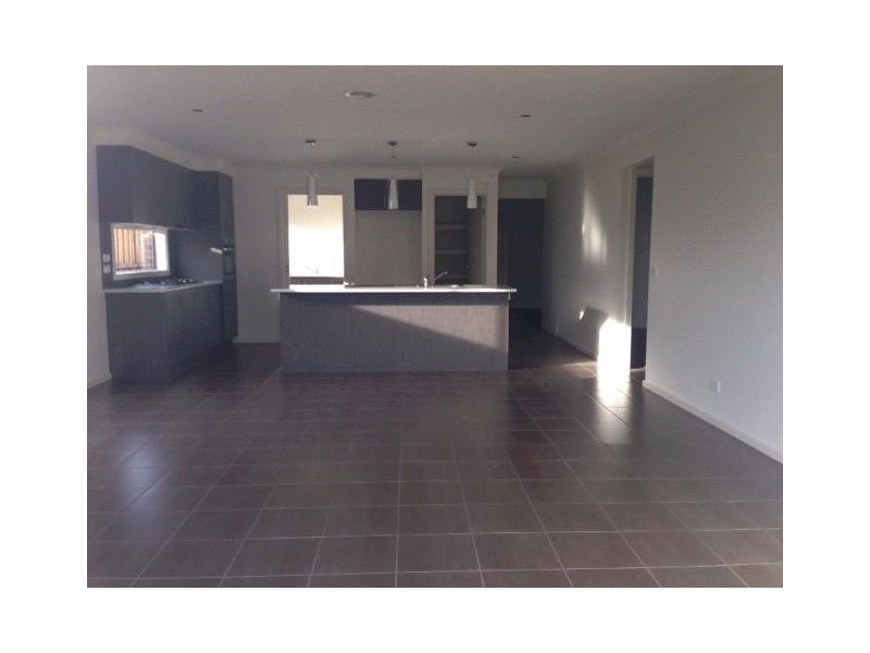 45 Chantenay Parade, Cranbourne North VIC 3977