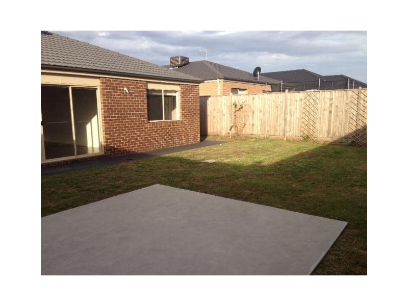 45 Chantenay Parade, Cranbourne North VIC 3977