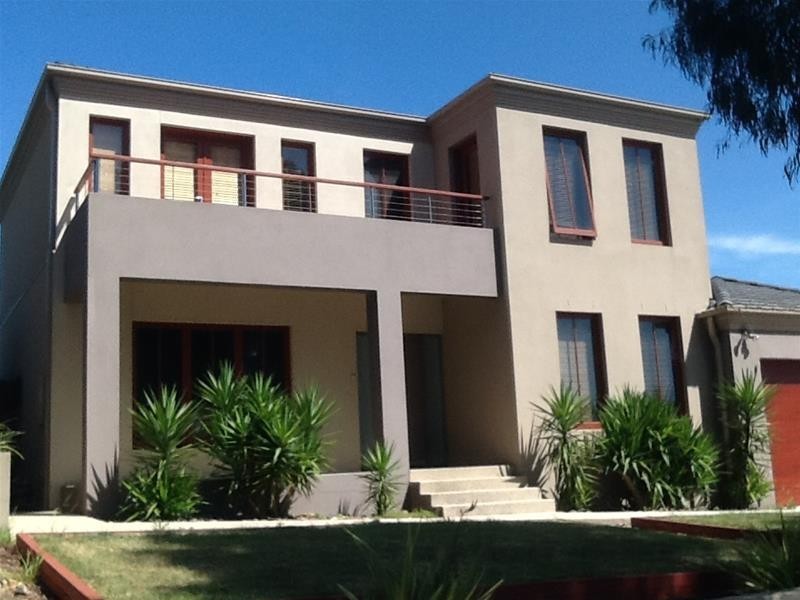 16 Riviera Drive, Berwick VIC 3806