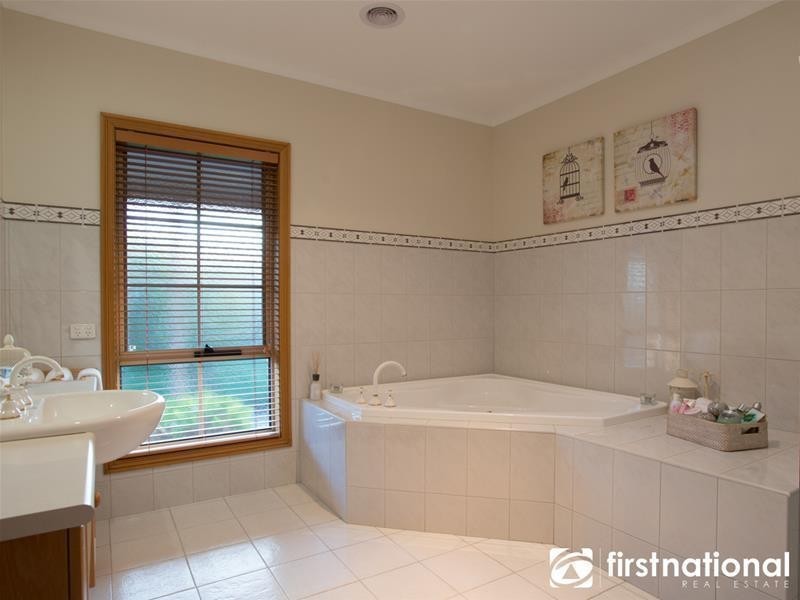 5 Fontaine Terrace, Narre Warren North VIC 3804