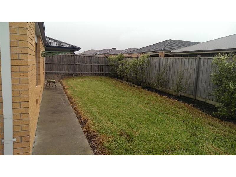 44 Thunderbolt Drive, Cranbourne North VIC 3977