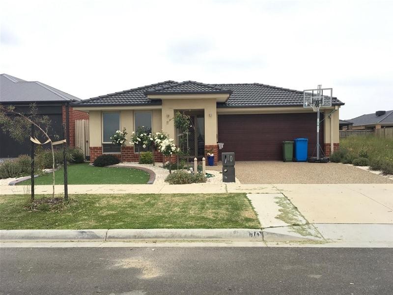 10 Sundaze Street, Clyde North VIC 3978