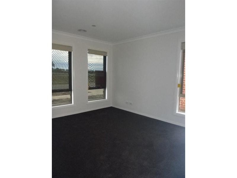 10 Sundaze Street, Clyde North VIC 3978