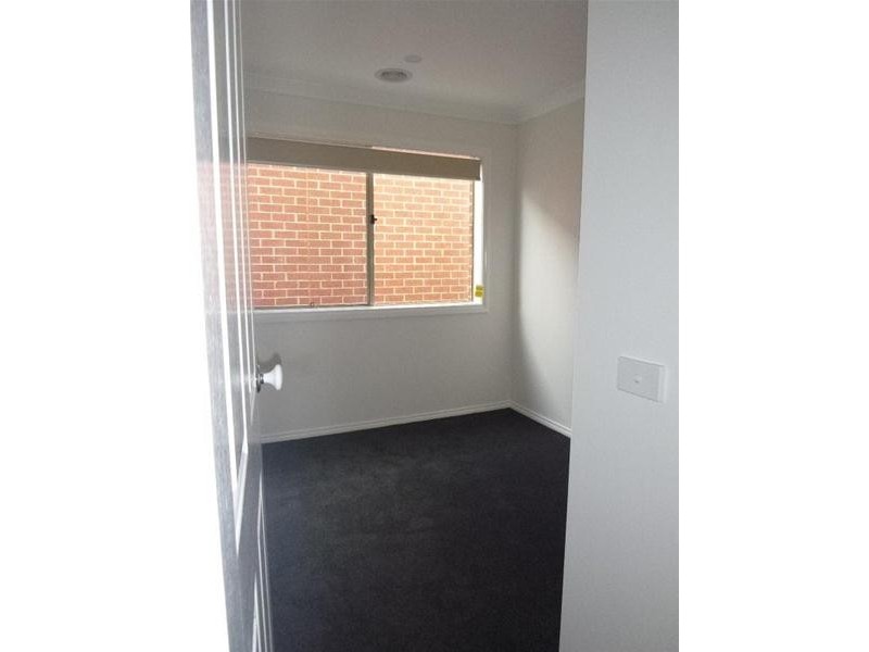 10 Sundaze Street, Clyde North VIC 3978