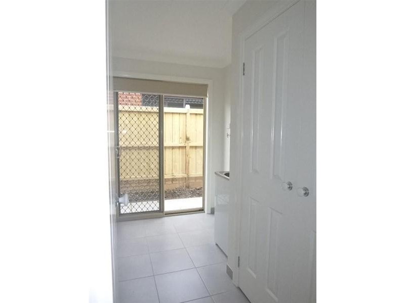 10 Sundaze Street, Clyde North VIC 3978