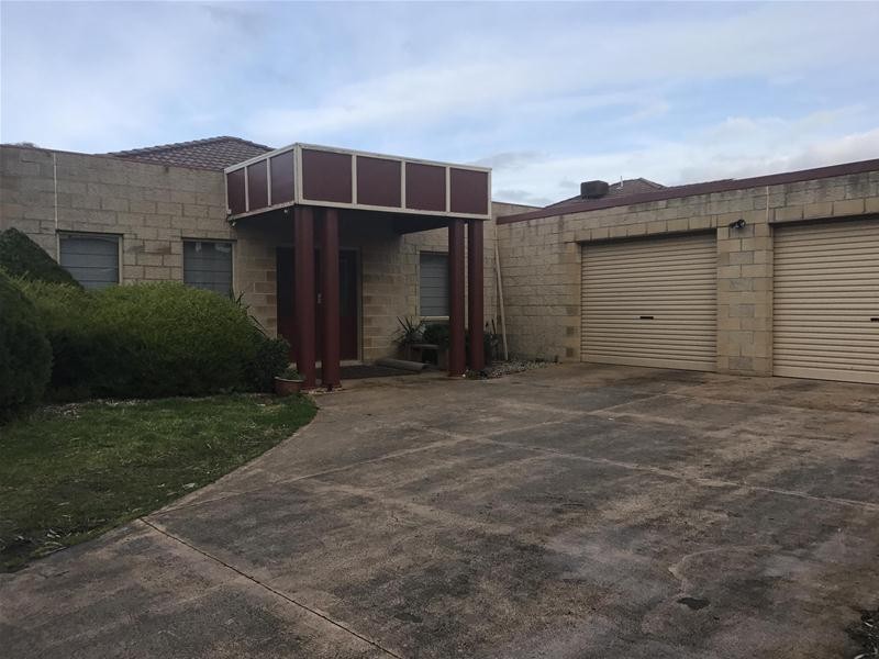 22 Charles Conder Place, Berwick VIC 3806