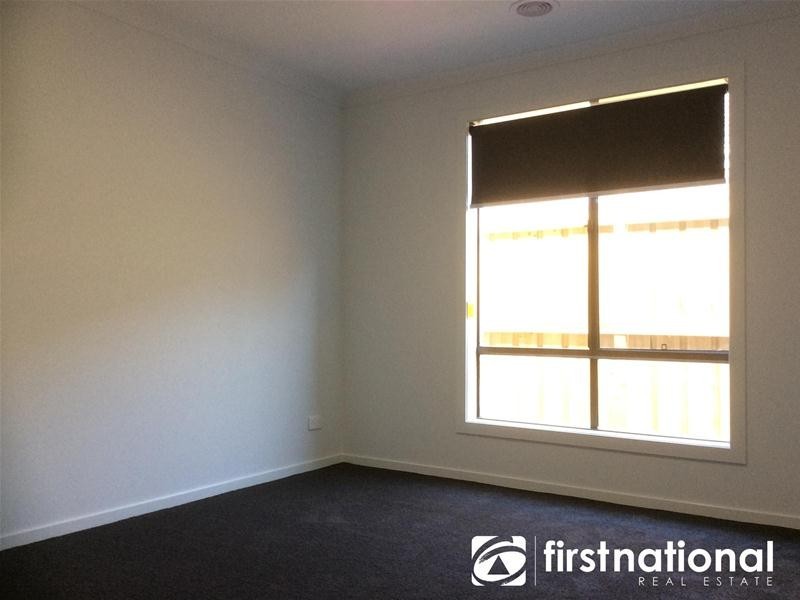 10 Fairywren Street, Pakenham VIC 3810