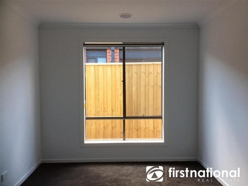 10 Fairywren Street, Pakenham VIC 3810