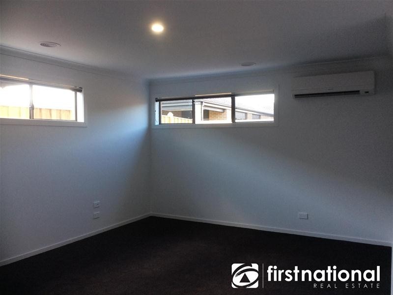 10 Fairywren Street, Pakenham VIC 3810