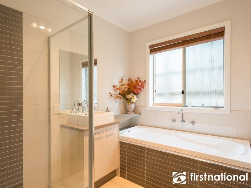 11 Locarno Place, Narre Warren South VIC 3805