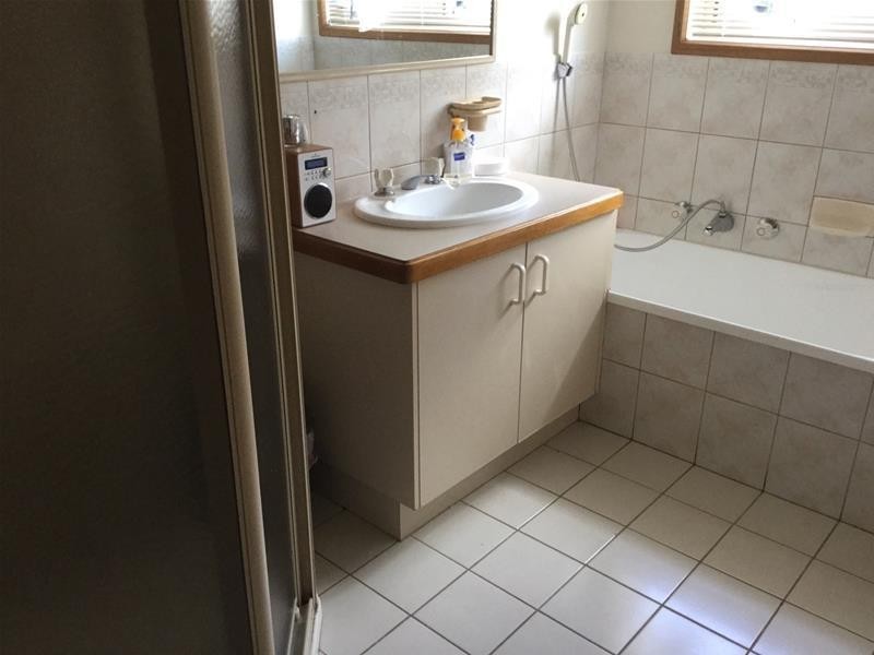 50 Bunbury Avenue, Narre Warren VIC 3805