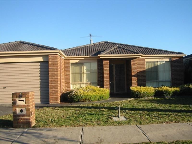 9 Hampshire Drive, Narre Warren South VIC 3805