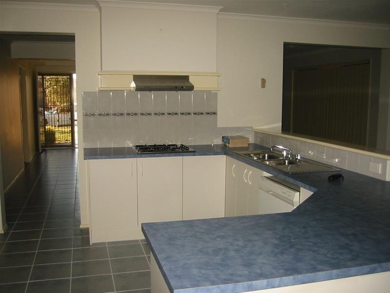 9 Hampshire Drive, Narre Warren South VIC 3805