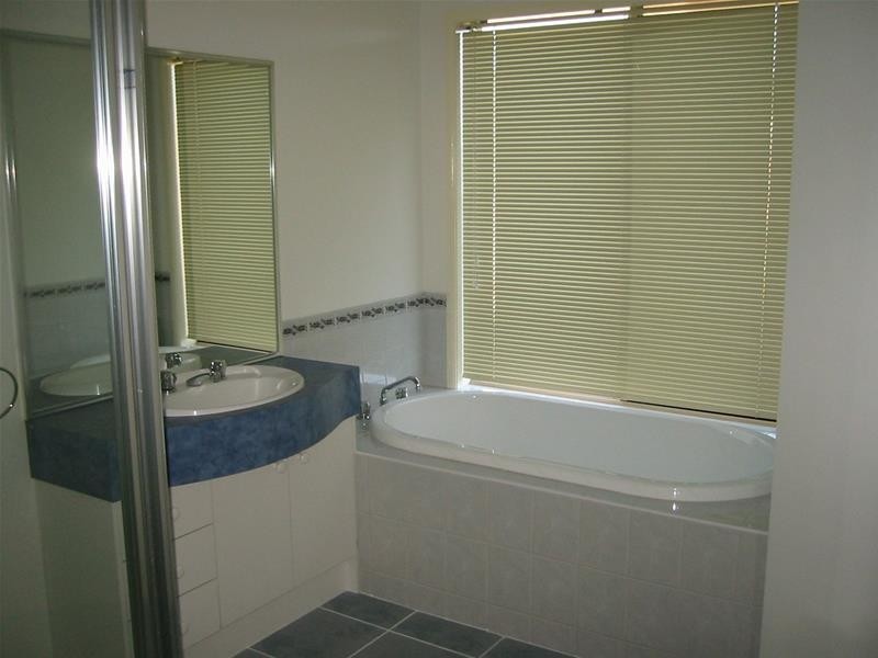 9 Hampshire Drive, Narre Warren South VIC 3805