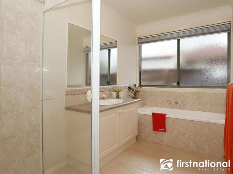 44 Ardblair Terrace, Narre Warren South VIC 3805