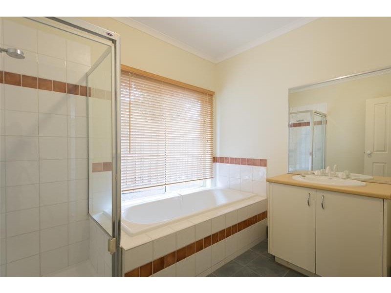 8 Evergold Close, Narre Warren South VIC 3805