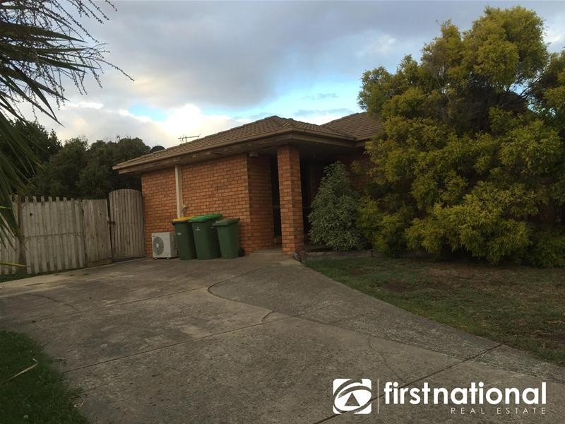 2 Gullquist Way, Pakenham VIC 3810