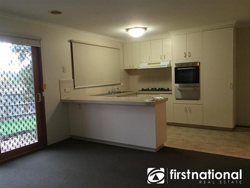 2 Gullquist Way, Pakenham VIC 3810