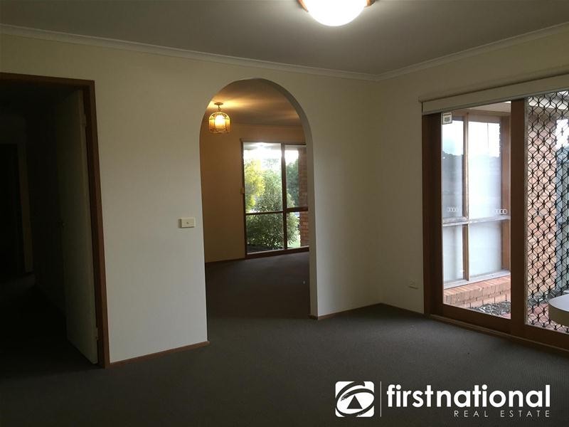 2 Gullquist Way, Pakenham VIC 3810