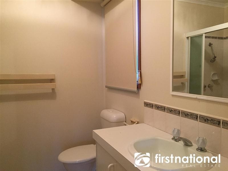 2 Gullquist Way, Pakenham VIC 3810