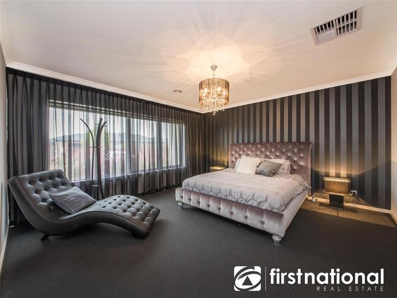 8 Weatherby Avenue, Officer VIC 3809