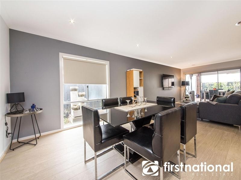 8 Weatherby Avenue, Officer VIC 3809