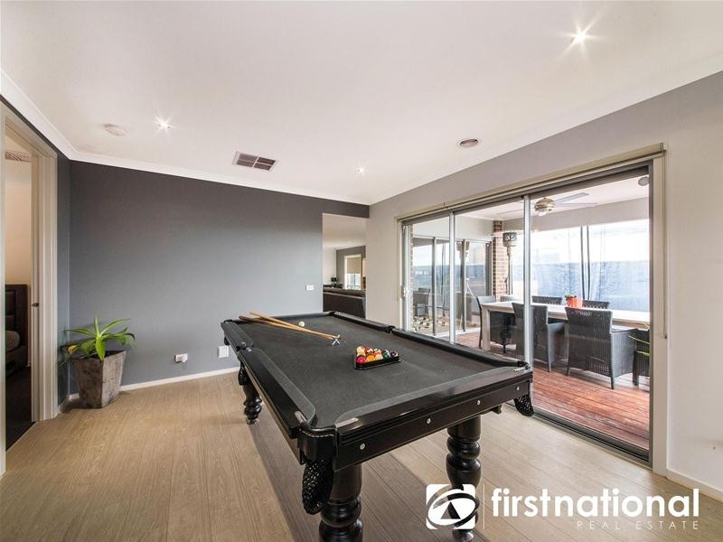 8 Weatherby Avenue, Officer VIC 3809