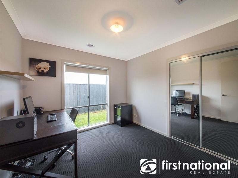 8 Weatherby Avenue, Officer VIC 3809