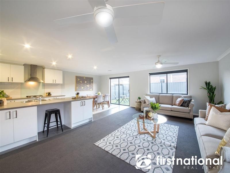 13 Sienna Way, Pakenham VIC 3810