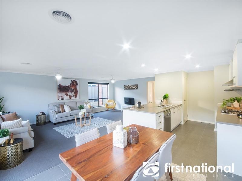 13 Sienna Way, Pakenham VIC 3810