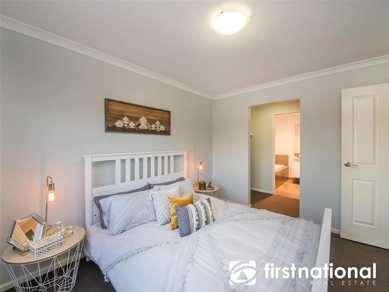 13 Sienna Way, Pakenham VIC 3810