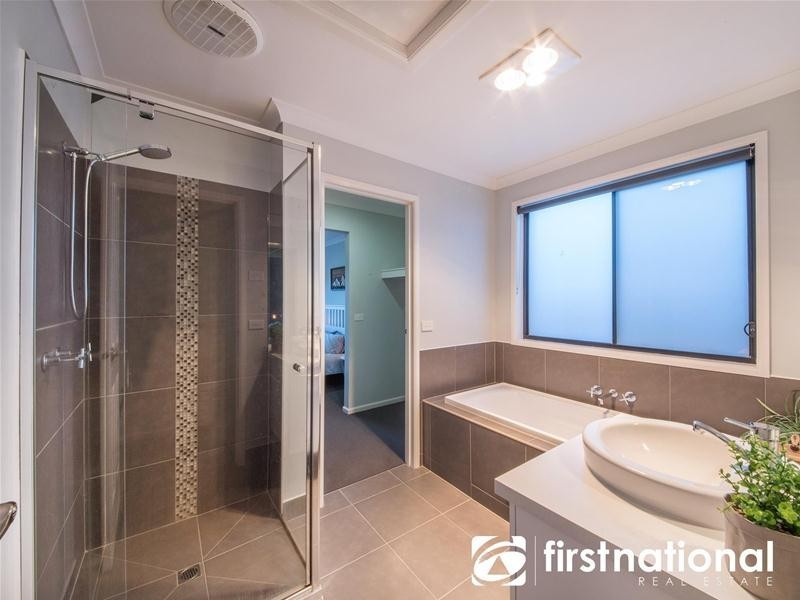 13 Sienna Way, Pakenham VIC 3810