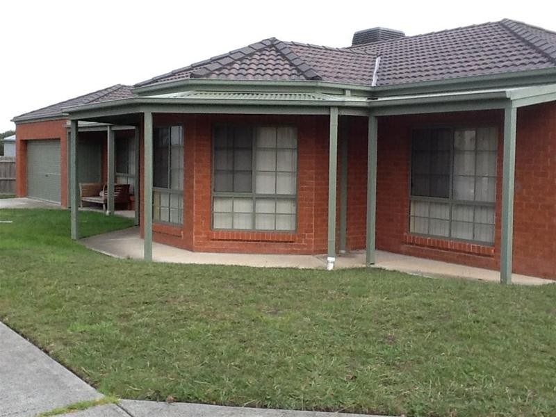 9 Oakgrove Drive, Narre Warren South VIC 3805