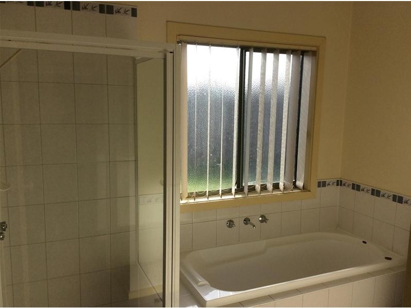 9 Oakgrove Drive, Narre Warren South VIC 3805