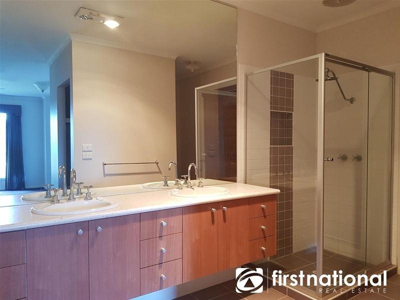 1 Glasshouse Court, Berwick VIC 3806